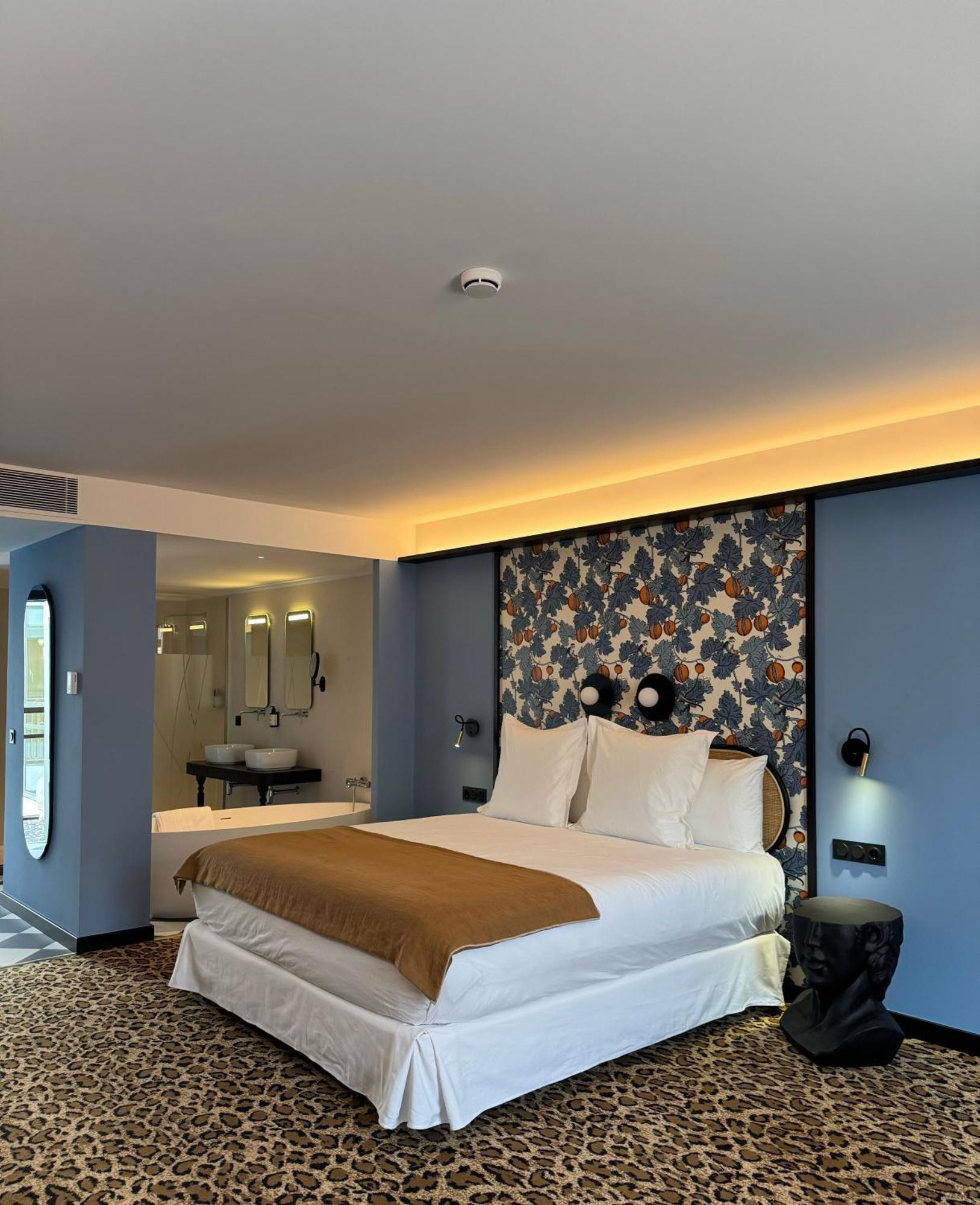 Hotel Divino & Apartments Фігерас Екстер'єр фото