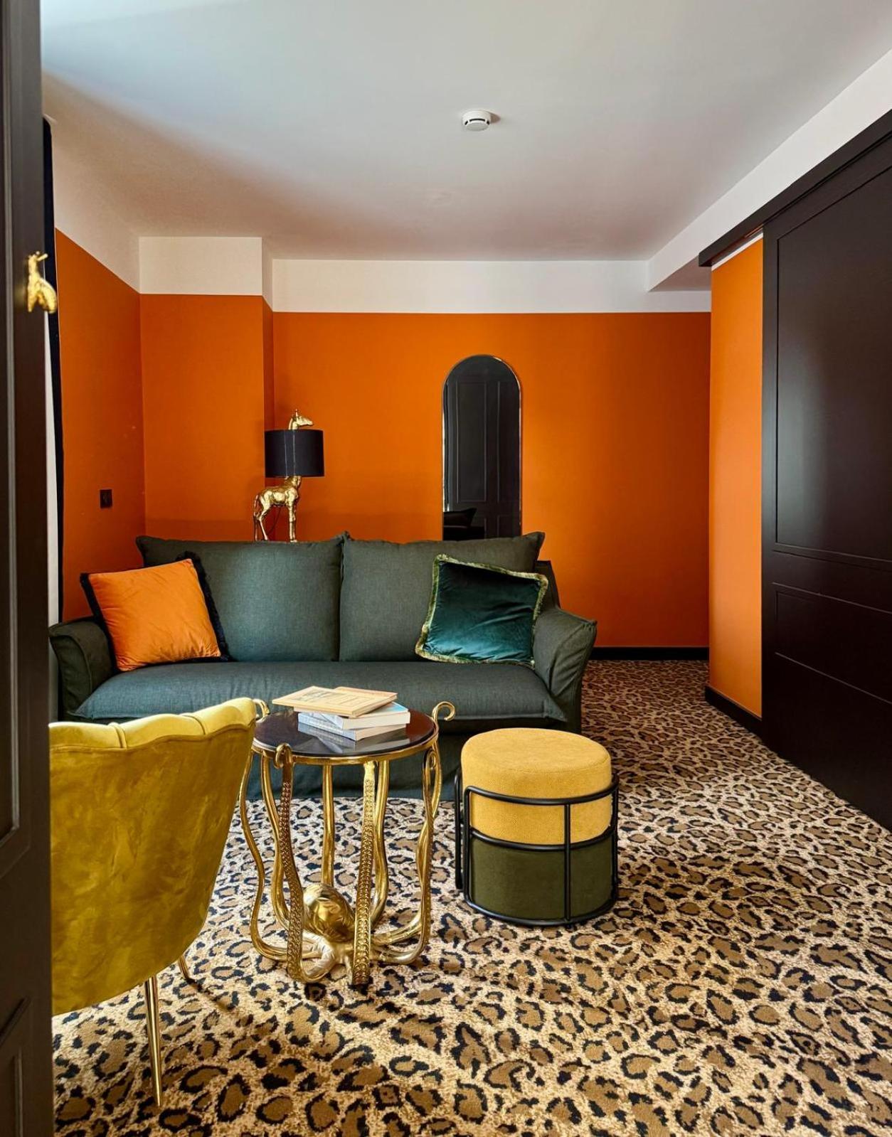 Hotel Divino & Apartments Фігерас Екстер'єр фото