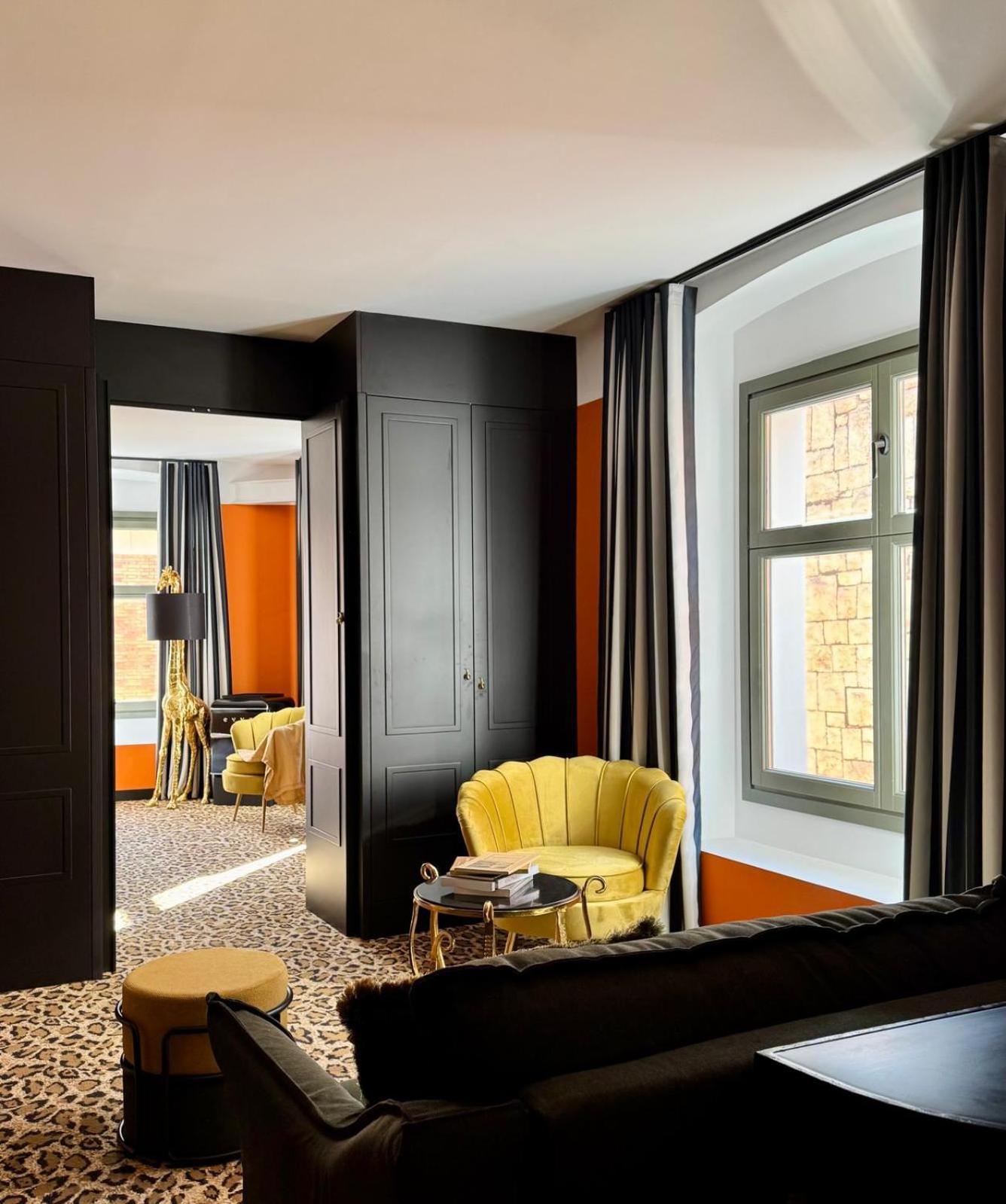 Hotel Divino & Apartments Фігерас Екстер'єр фото