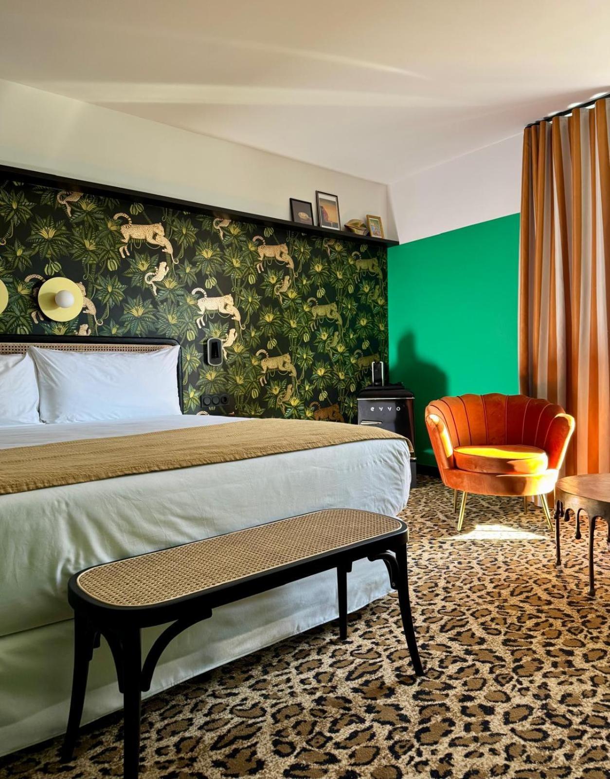 Hotel Divino & Apartments Фігерас Екстер'єр фото