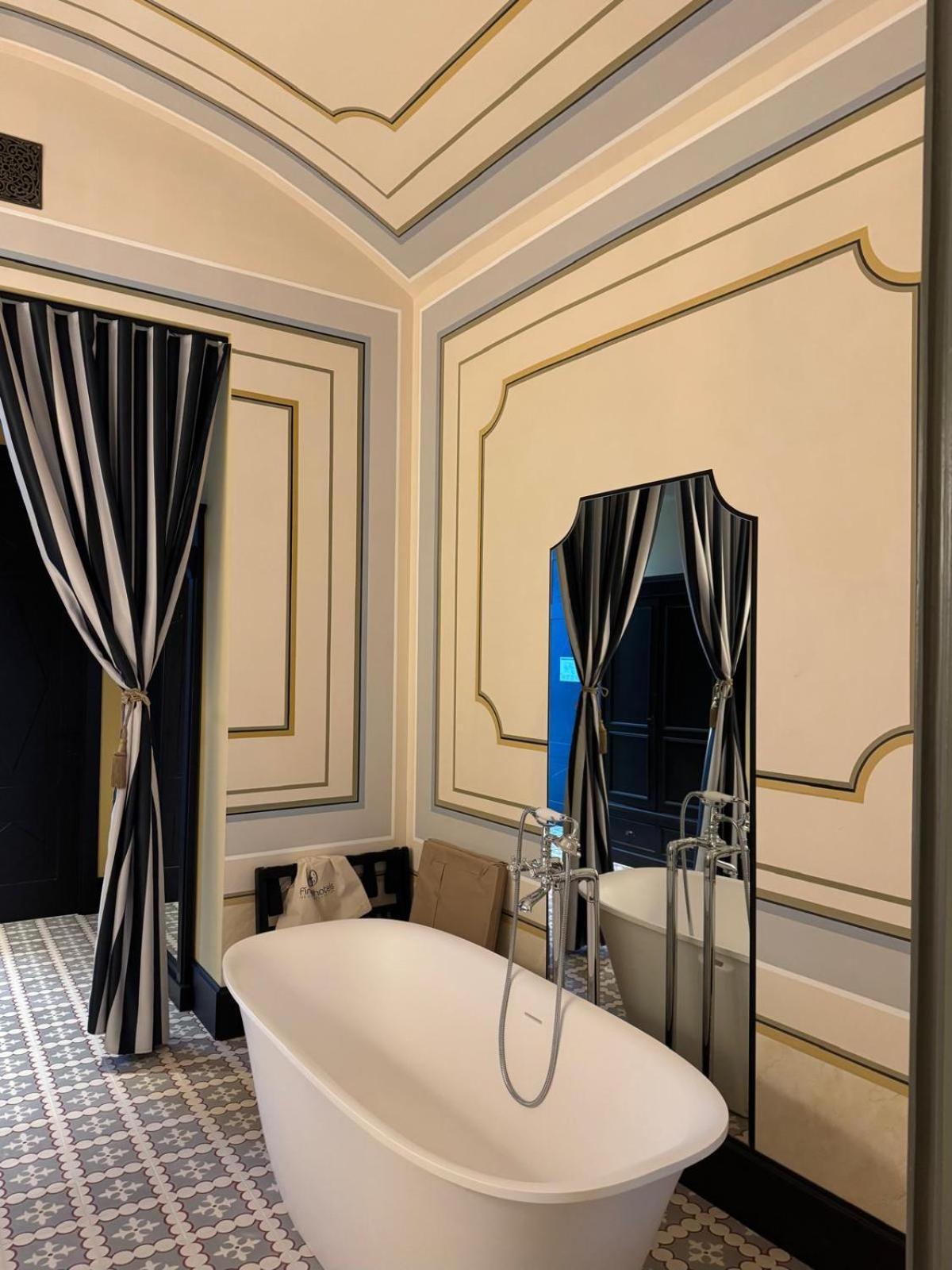 Hotel Divino & Apartments Фігерас Екстер'єр фото