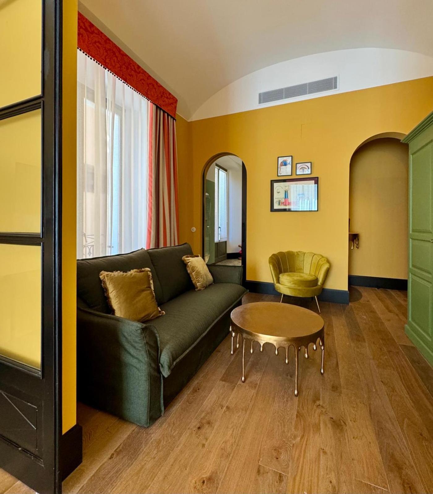 Hotel Divino & Apartments Фігерас Екстер'єр фото