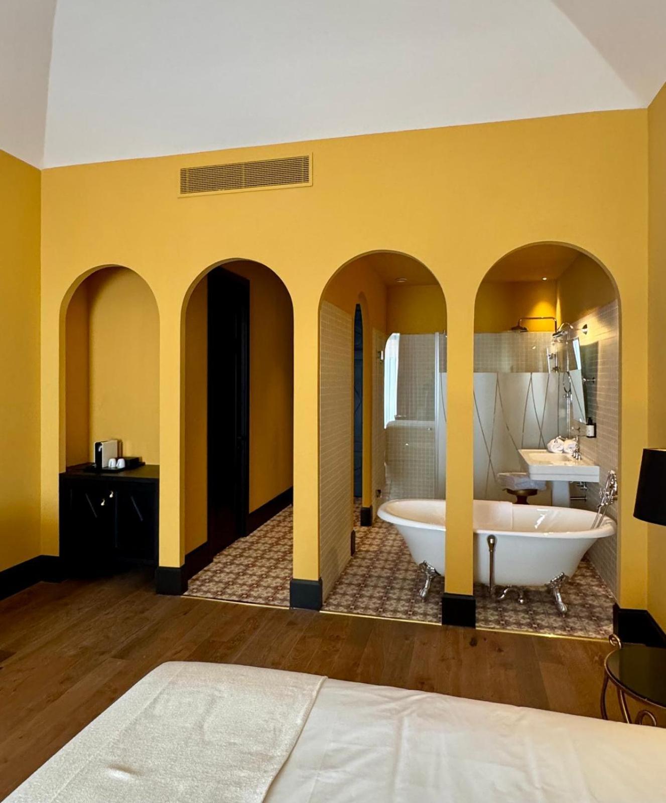 Hotel Divino & Apartments Фігерас Екстер'єр фото
