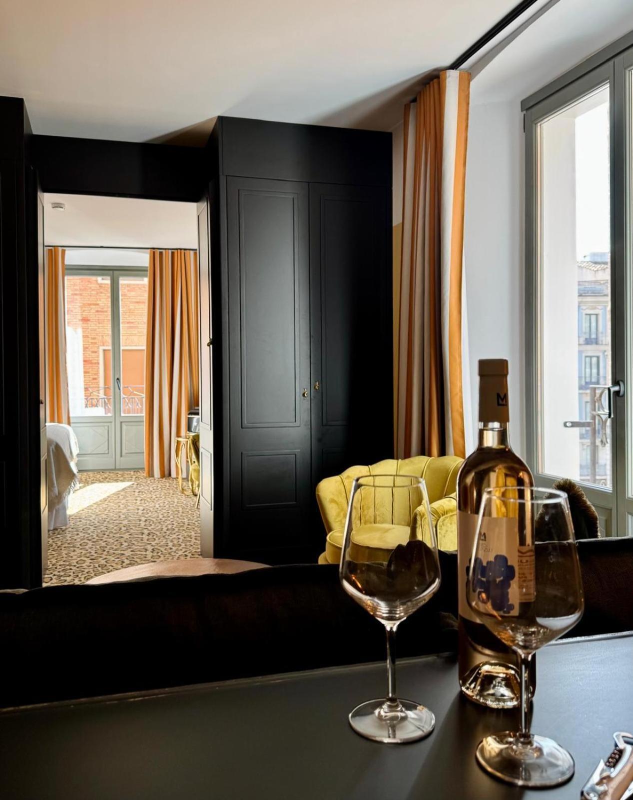 Hotel Divino & Apartments Фігерас Екстер'єр фото