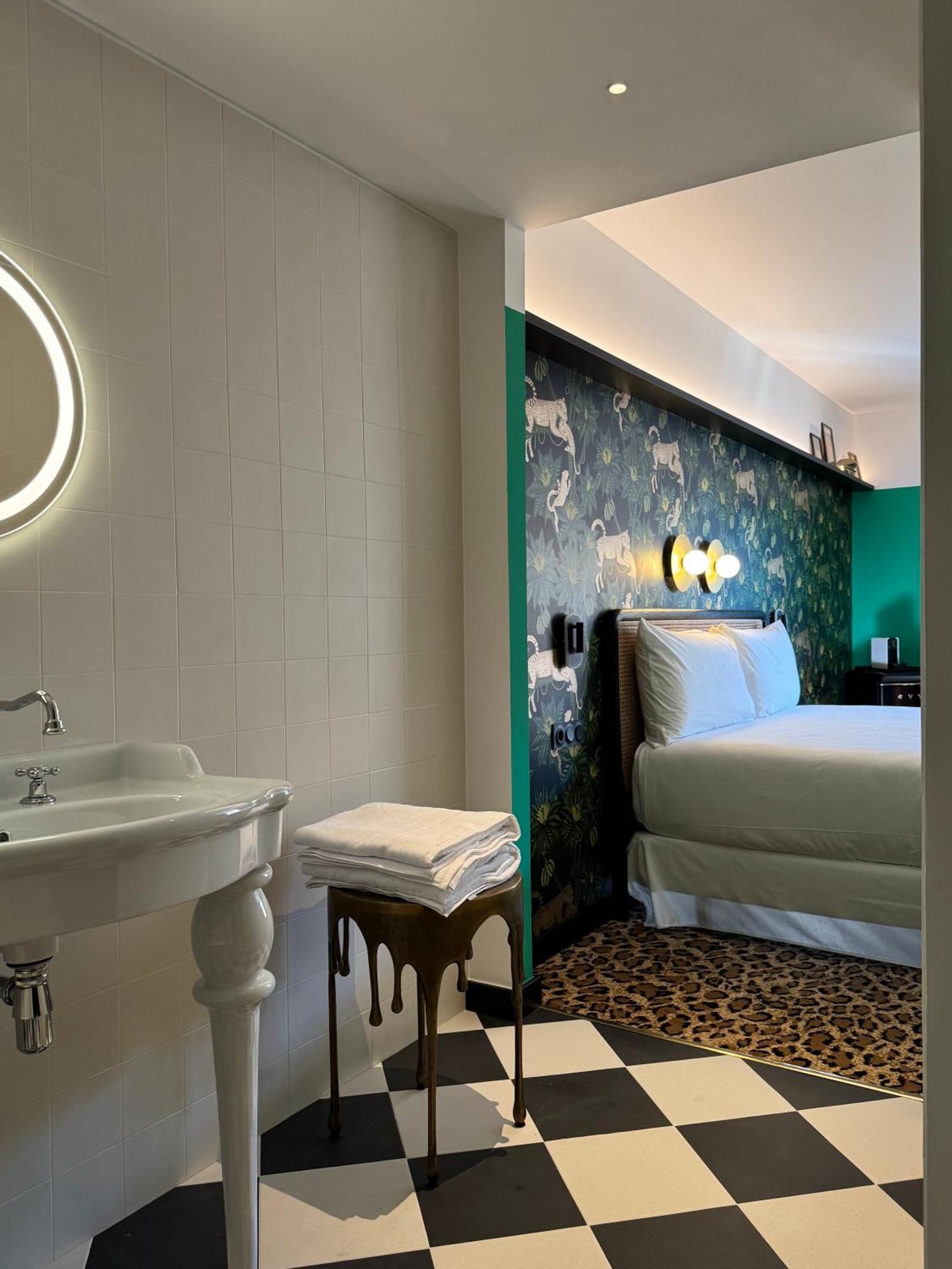 Hotel Divino & Apartments Фігерас Екстер'єр фото